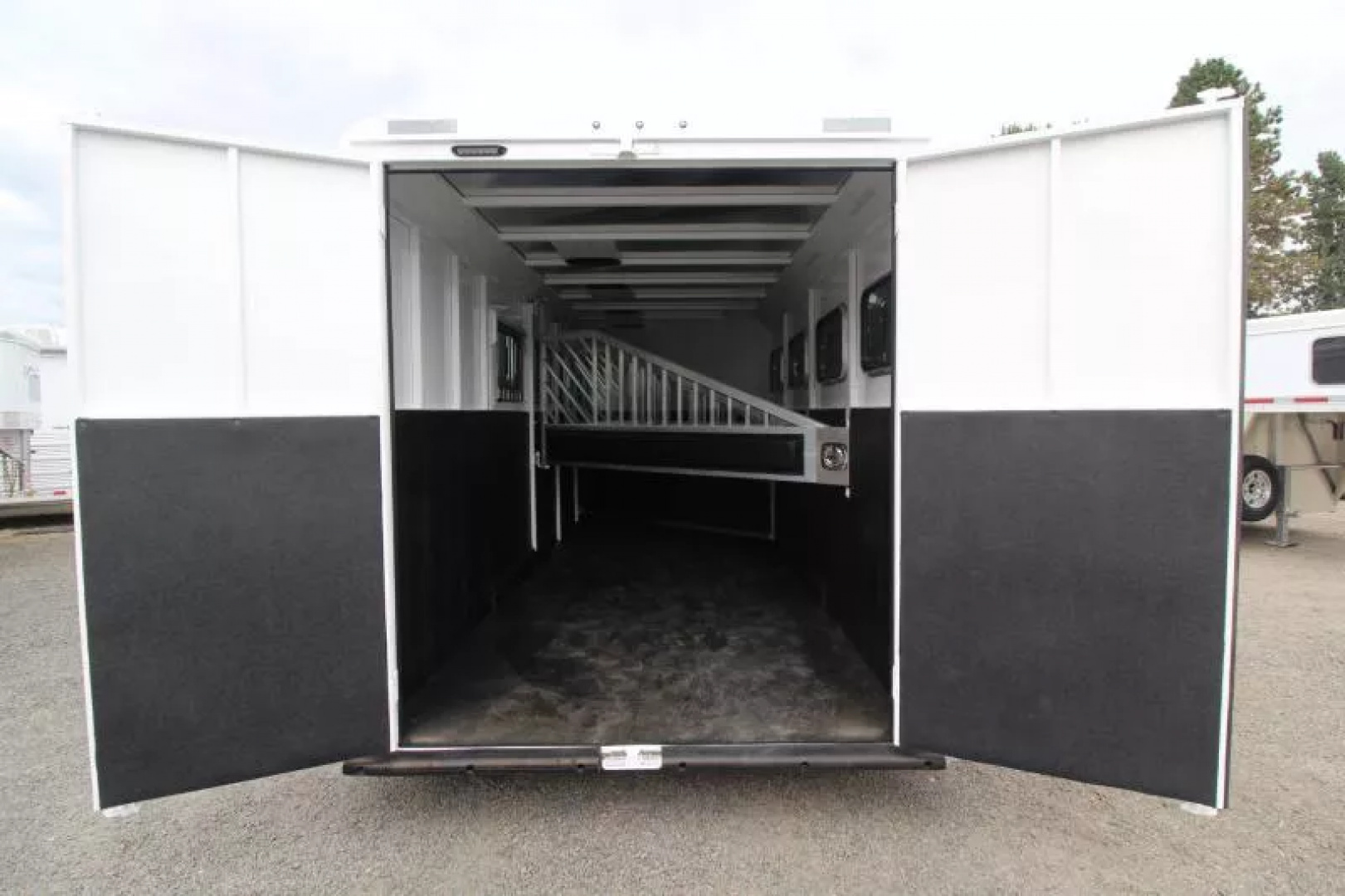 New 2027 Trails West Classic 4 Horse GN- SUPER TACK Horse Trailer