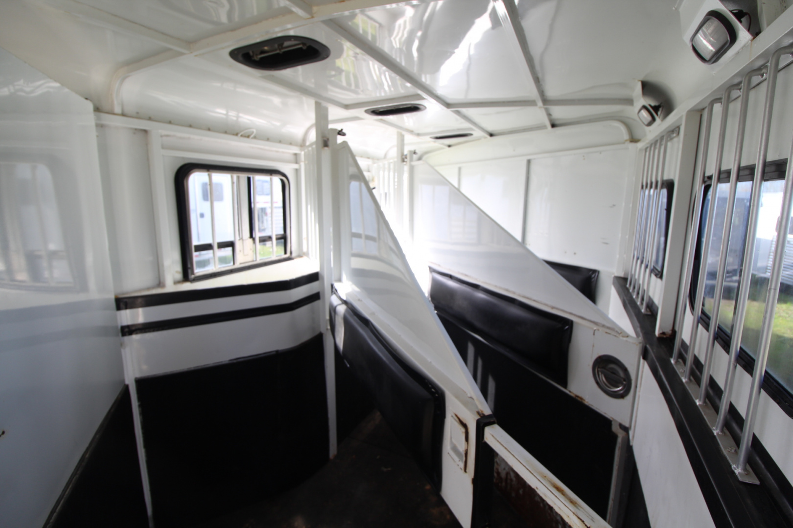 Used 1999 Trails West GN 3 Horse Trailer - Rear Tack - Large Dressing Room - Mangers - Escape Door