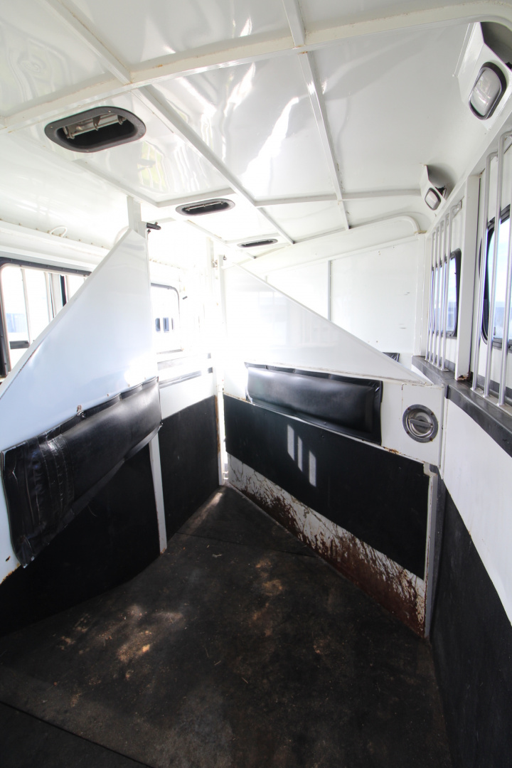 Used 1999 Trails West GN 3 Horse Trailer - Rear Tack - Large Dressing Room - Mangers - Escape Door