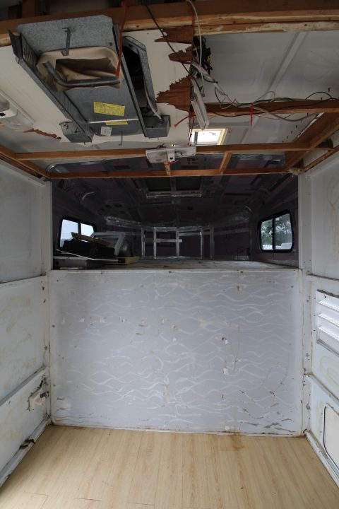 Used 1999 Trails West GN 3 Horse Trailer - Rear Tack - Large Dressing Room - Mangers - Escape Door