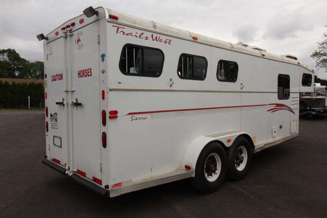 Used 1999 Trails West GN 3 Horse Trailer - Rear Tack - Large Dressing Room - Mangers - Escape Door