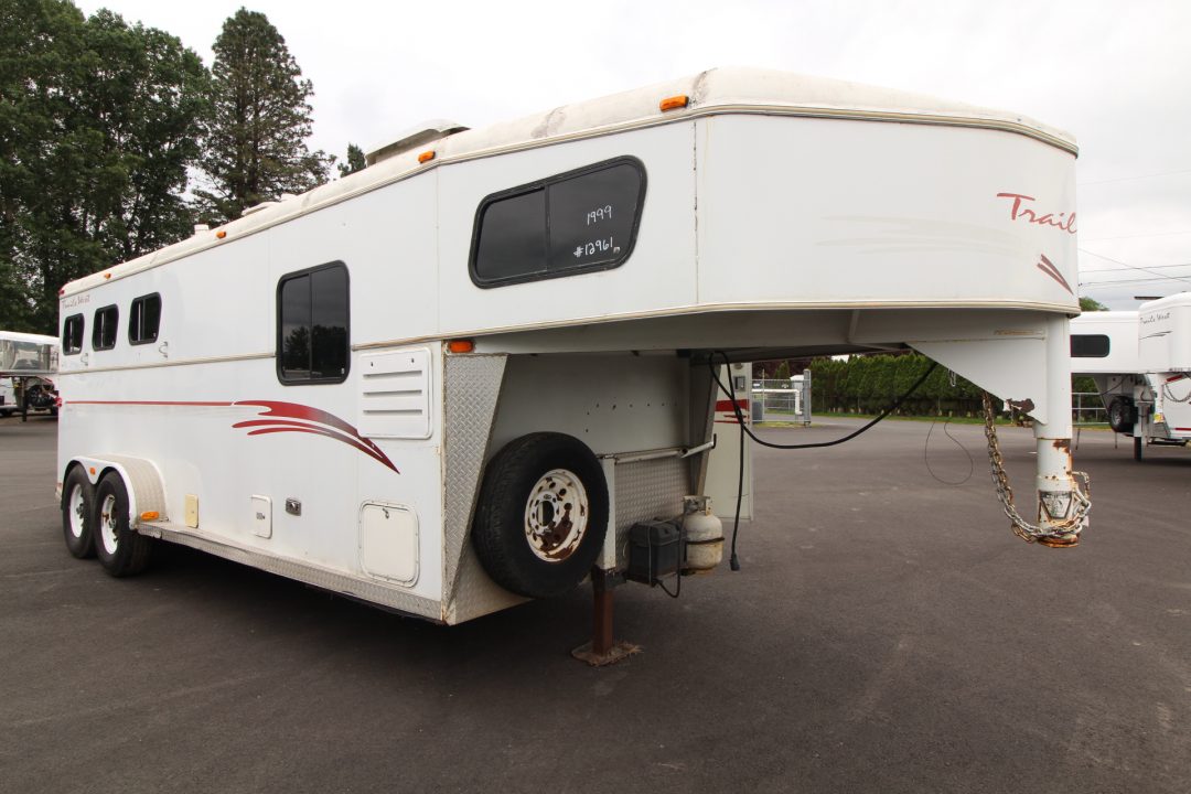 Used 1999 Trails West GN 3 Horse Trailer - Rear Tack - Large Dressing Room - Mangers - Escape Door