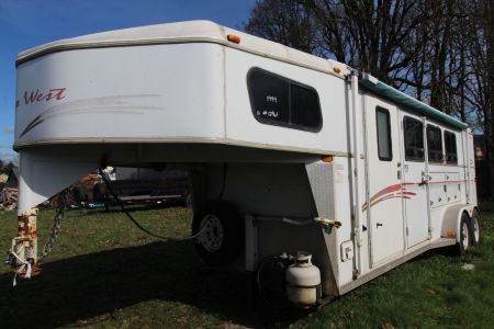 Used 1999 Trails West GN 3 Horse Trailer - Rear Tack - Large Dressing Room - Mangers - Escape Door