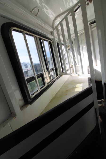 Used 1999 Trails West GN 3 Horse Trailer - Rear Tack - Large Dressing Room - Mangers - Escape Door