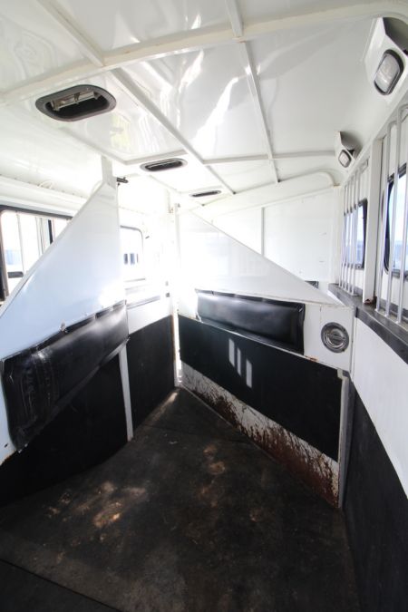 Used 1999 Trails West GN 3 Horse Trailer - Rear Tack - Large Dressing Room - Mangers - Escape Door