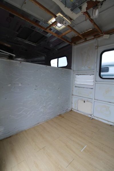 Used 1999 Trails West GN 3 Horse Trailer - Rear Tack - Large Dressing Room - Mangers - Escape Door