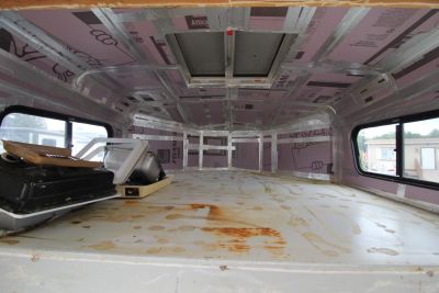 Used 1999 Trails West GN 3 Horse Trailer - Rear Tack - Large Dressing Room - Mangers - Escape Door