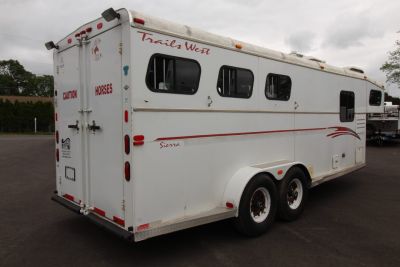 Used 1999 Trails West GN 3 Horse Trailer - Rear Tack - Large Dressing Room - Mangers - Escape Door