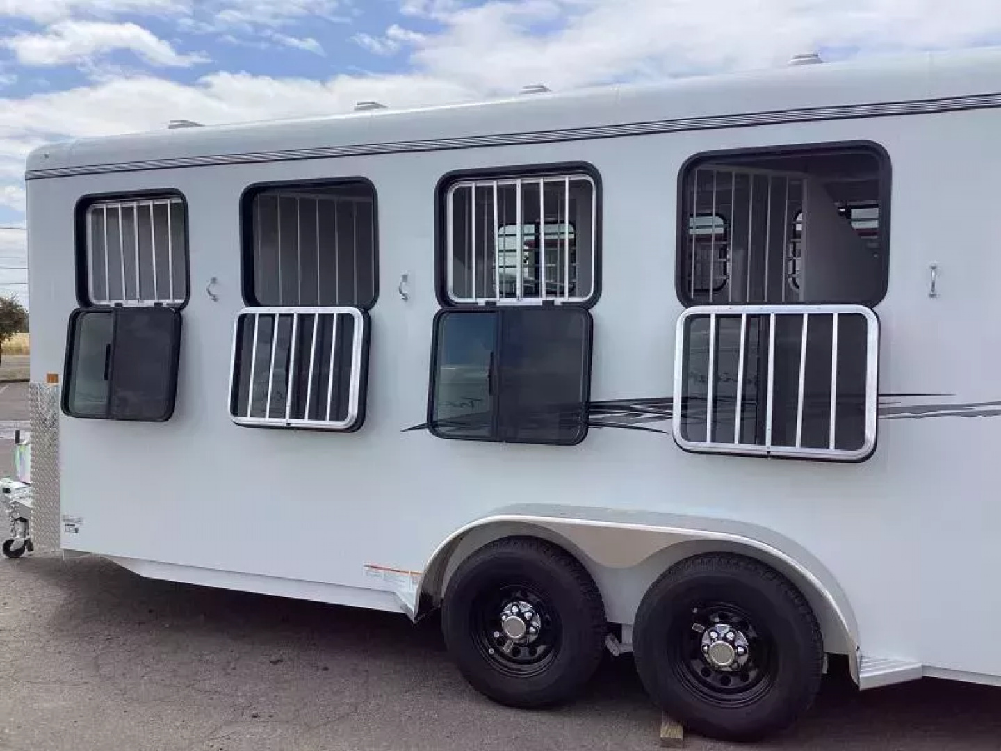 New 2026 Thuro-Bilt Liberty 7'6" Tall-4 Horse Trailer-Adjustable Dividers-1' Added Length Horse Trailer