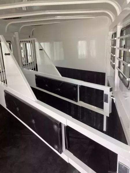 New 2026 Thuro-Bilt Liberty 7'6" Tall-4 Horse Trailer-Adjustable Dividers-1' Added Length Horse Trailer