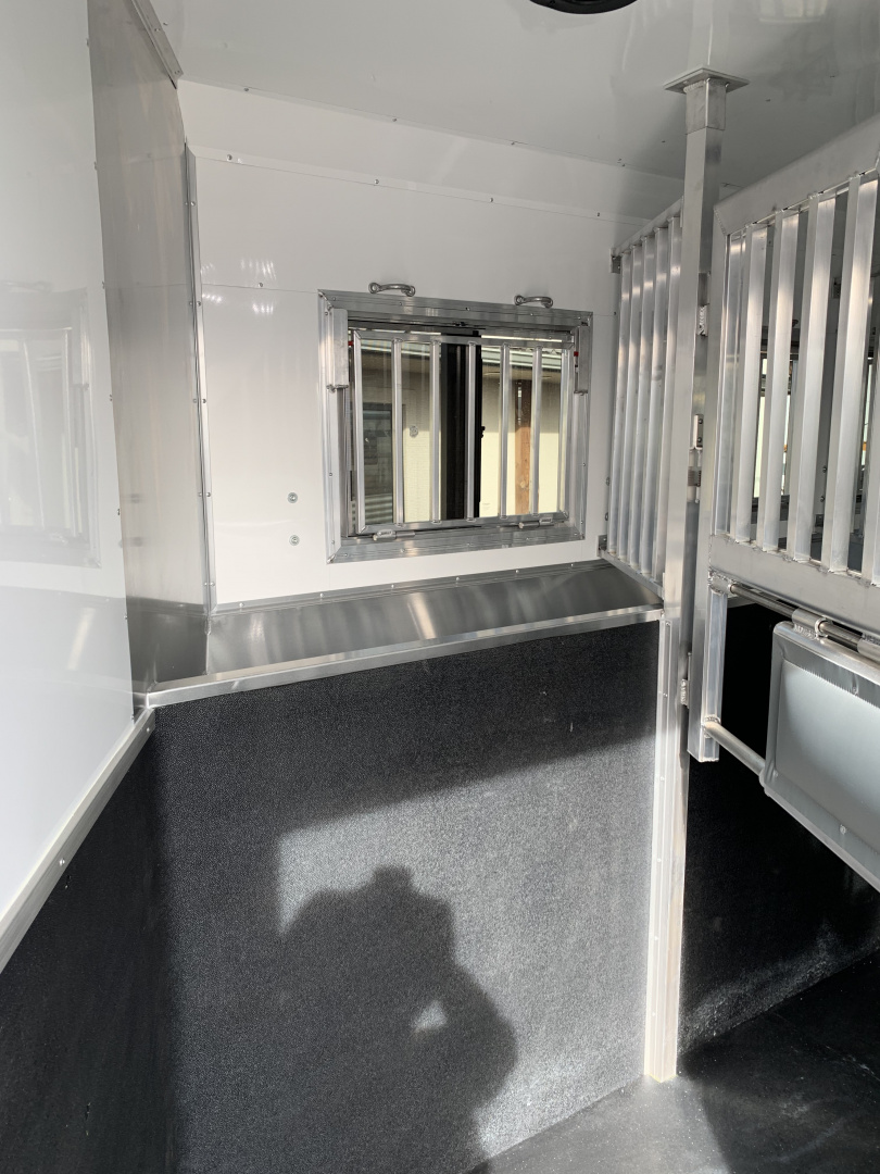 New 2026 SMC L8416SSRBT Horse Trailer